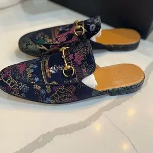 Gucci | Shoes | Gucci Mens Disney Donald Duck Princetown  display picture 3